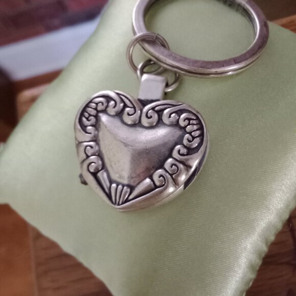Key Ring Watch Locket - Picture 3 of 6